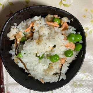 鮭とグリンピースの混ぜご飯